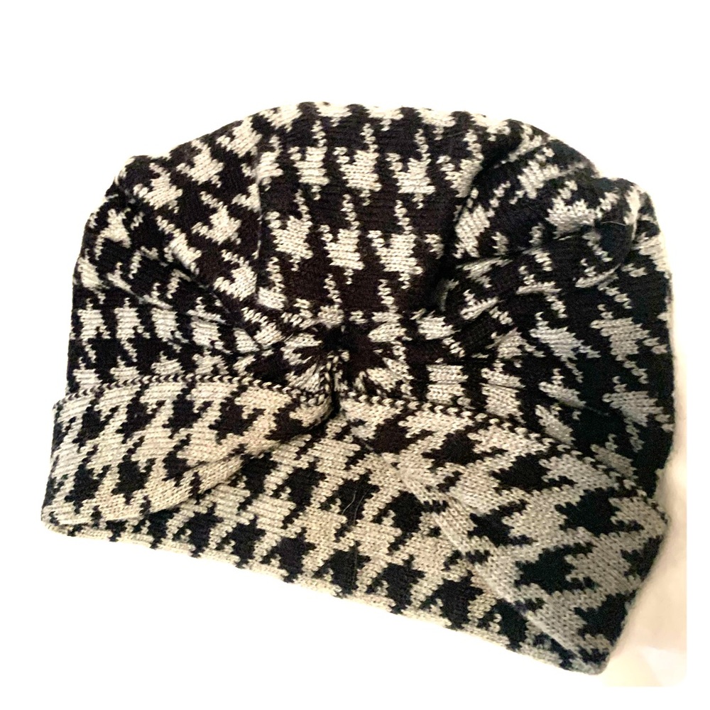 Block Black and grey houndstooth knit beanie winter hat #winteraccessories